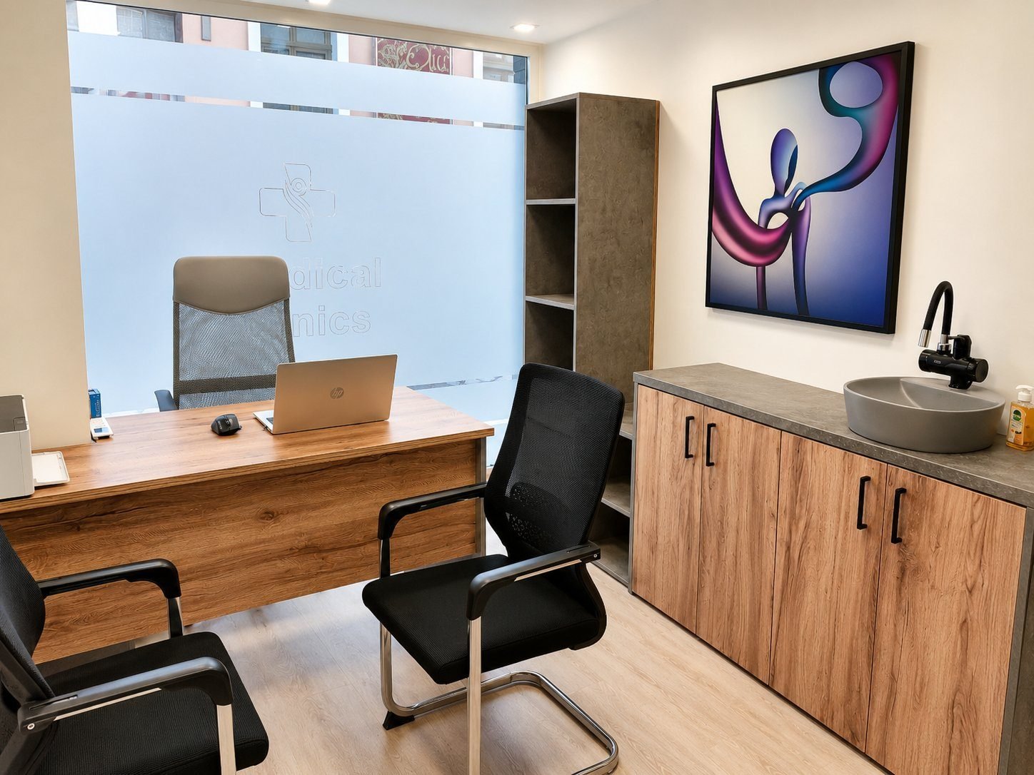 Doctor's office at the Thebes clinic